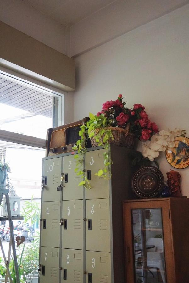 Manee Guesthouse And Record บ้านมานี Chiang Mai Exterior foto